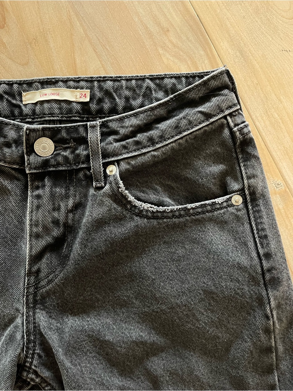 Levi’s Low Y2K Baggy Fit Jeans Size 24 Black Wash Wide Leg Denim Low Rise - Picture 5 of 14
